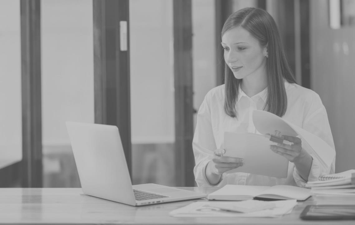 Trabajo periodístico sobre negocios